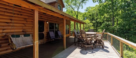 Studio (3 Bedrooms) | Outdoor dining