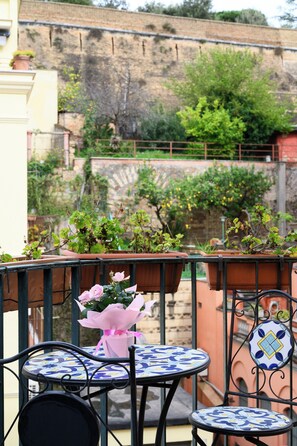 Outdoor dining - Elegant apartament under San Peter's dome (Roma)
