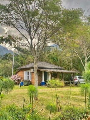 Chalé básico, vista para o pátio | Wi-Fi de cortesia