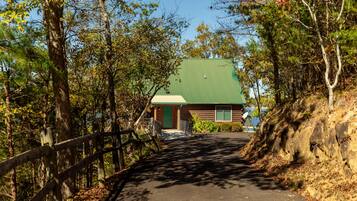 3 bedrooms, individually decorated, individually furnished, free WiFi