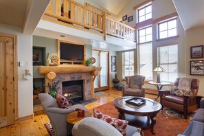 Televisión y chimenea 