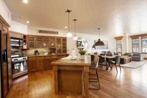 Frigorifero, microonde, forno, lavastoviglie