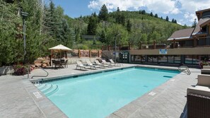 A heated pool - Hotel Room - The Lodges at Deer Valley (Park City)