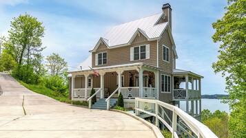 Studio (3 Bedrooms) | Property amenity