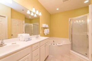 Combined shower/tub, jetted tub - The home away from home (Hilton Head Island)