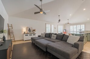 Smart TV, fireplace, video games, table tennis - Stunning 7bed Oasis-Pickleball,Heated Pool, hot tub, waterslide (Scottsdale)