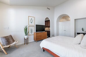 4 bedrooms, in-room safe, desk, iron/ironing board