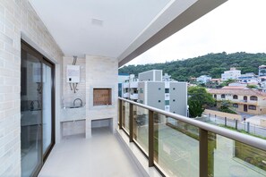 Terrace/patio - Lindo Apto com 2 suites em Bombinhas 813 (Bombinhas)
