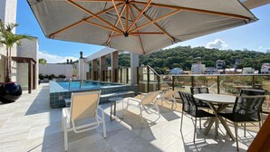 Deluxe-Apartment | Pool | Außenpool