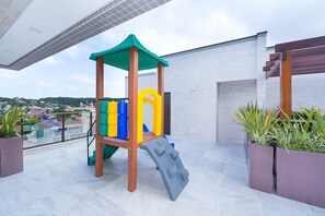 Deluxe Apartment | Children’s area - Lindo Apto com 2 suites em Bombinhas 813 (Bombinhas)