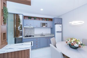 Deluxe Apartment | Private kitchen - Lindo Apto com 2 suites em Bombinhas 813 (Bombinhas)