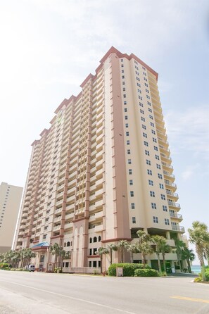 Exterior - Newly updated beachfront condo. Amazing views! (Panama City)