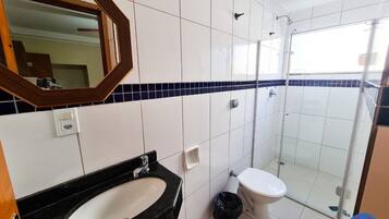 Classic Double Room | Bathroom | Shower, rainfall showerhead, towels, soap