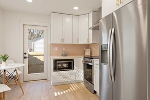 Fridge, microwave, oven, dishwasher - Unique fully renovated duplex unit close to EVERYTHING! (Charlotte)