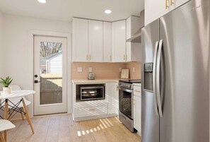 Kühlschrank, Mikrowelle, Ofen, Geschirrspüler