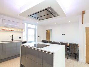 Cottage | Private kitchen | Fridge, dishwasher, electric kettle, toaster