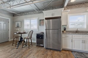 Apartment | 1 bedroom - Ocean Jewel 1- Beautifully Renovated Loft Close to Beach and Shops (Fort Myers Beach)