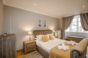 Cottage | 6 bedrooms, individually decorated, individually furnished, free WiFi - Family House (Weymouth)