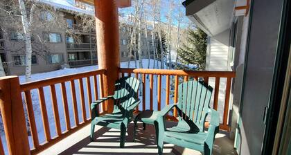 Slopeside Loft - Luxury, newly renovated with ski-in ski-out access