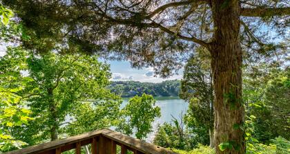 Lakefront Cottage