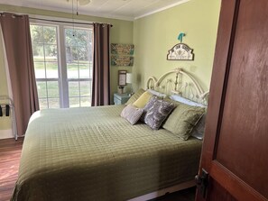 3 bedrooms, iron/ironing board, bed sheets