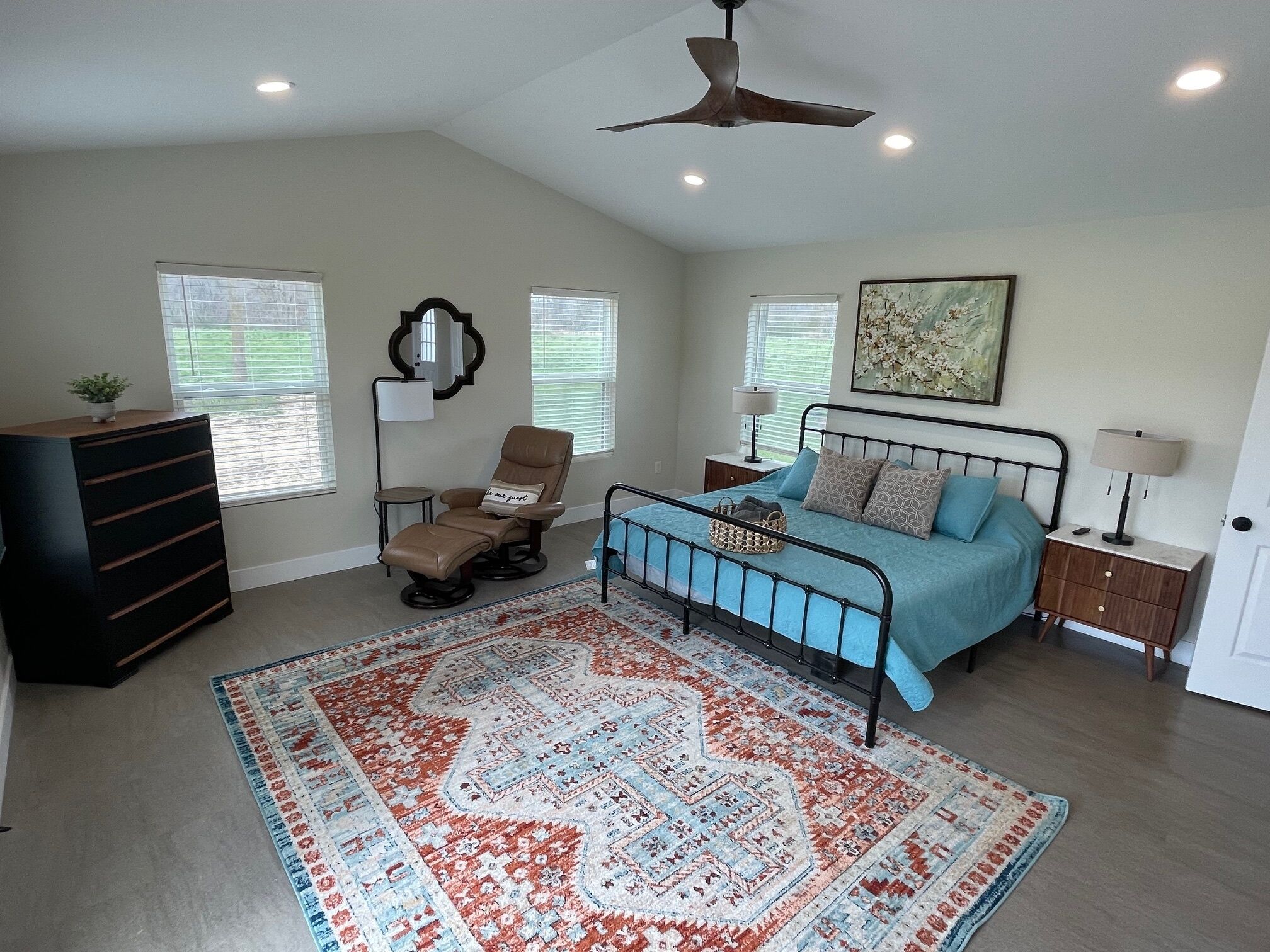 3 bedrooms, iron/ironing board, free WiFi, bed sheets