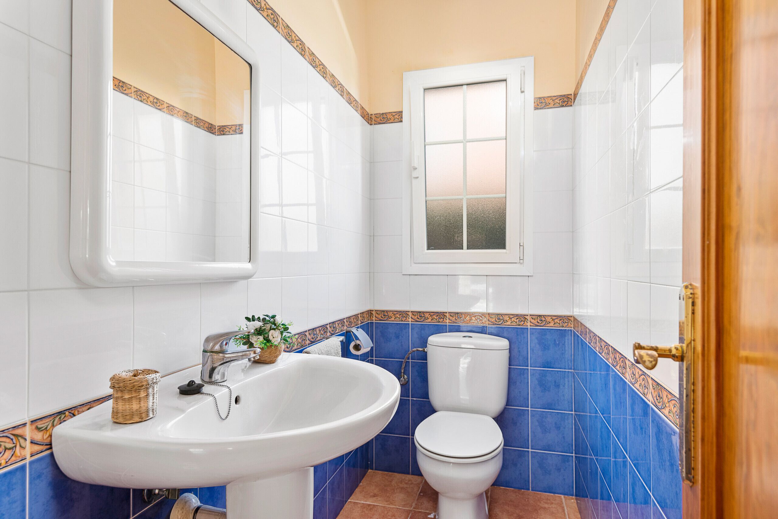 Bathtub, hair dryer, towels