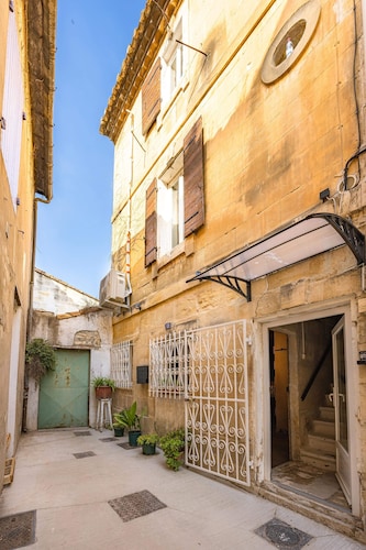 Pleasant, centrally-located house