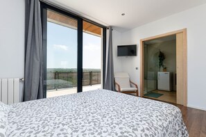 3 bedrooms, iron/ironing board, travel cot, free WiFi - YourHouse Casa Llubi,  house with private pool and air conditioning (Llubi)