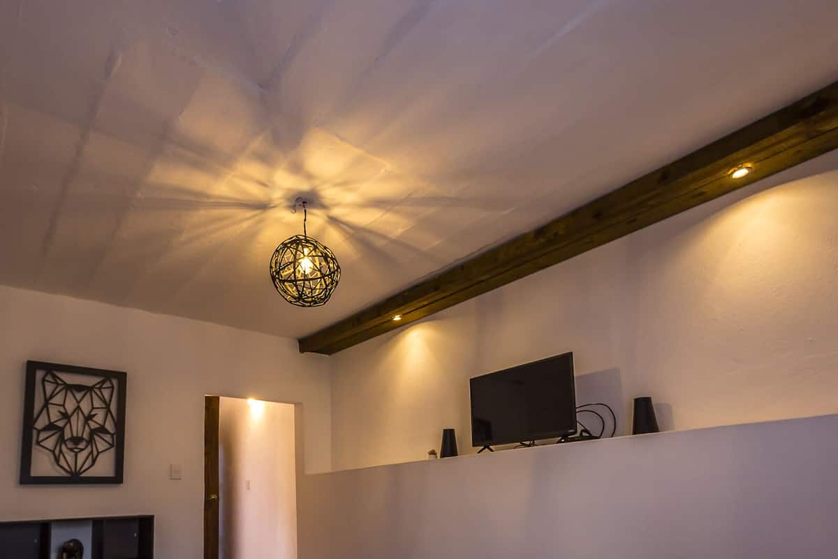 Habitación superior, 1 cama King size | Wifi gratis y ropa de cama