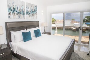 2 bedrooms, in-room safe, iron/ironing board, free WiFi