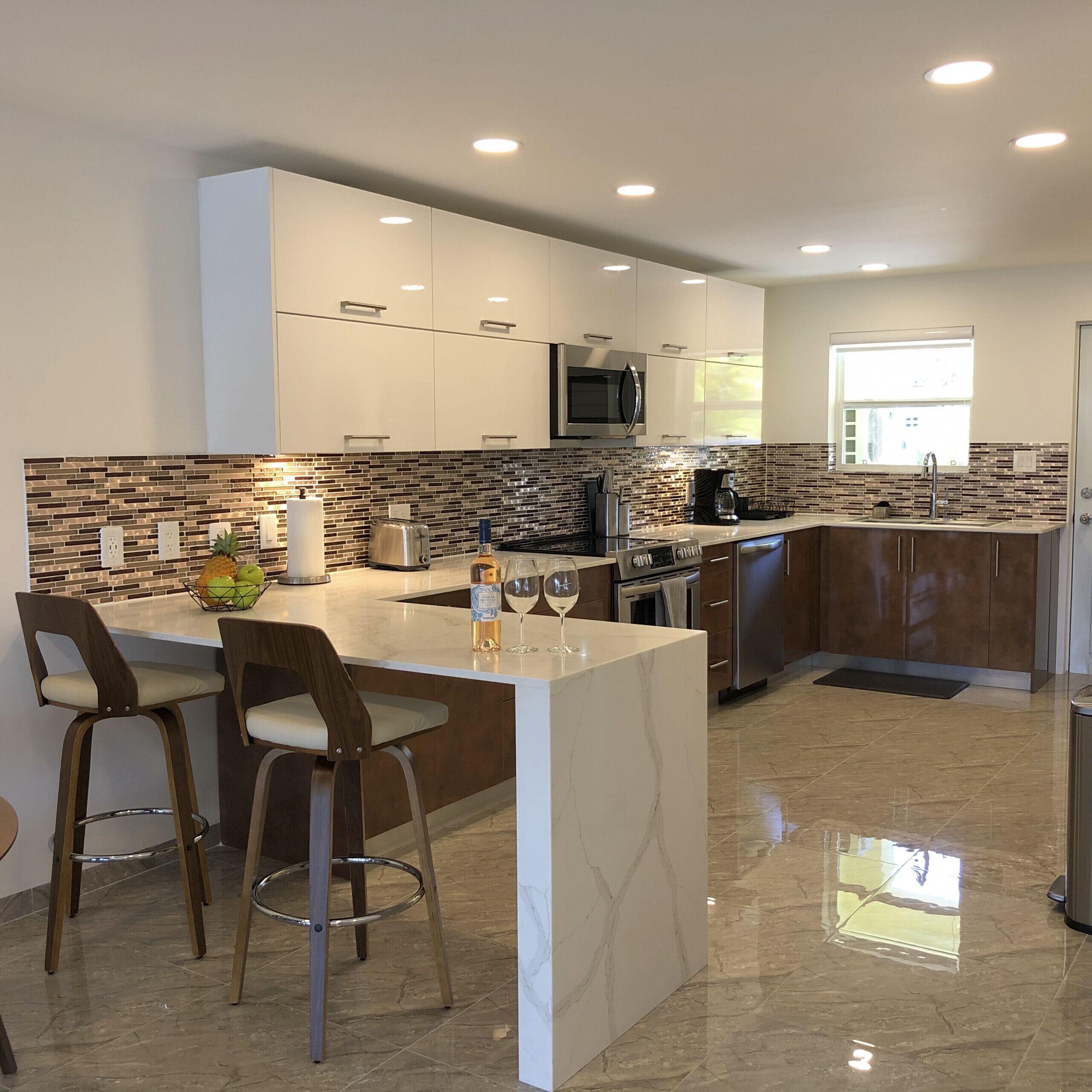 Kühlschrank, Mikrowelle, Ofen, Geschirrspüler