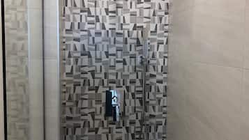 SĂšche-cheveux, serviettes fournies