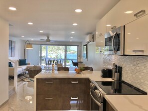 Kühlschrank, Mikrowelle, Ofen, Geschirrspüler