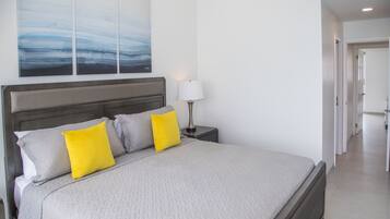 2 sovrum, vÀrdeförvaringsskÄp pÄ rummet och strykjÀrn/strykbrÀda