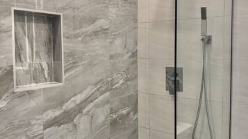 淋浴設備、風筒、提供毛巾