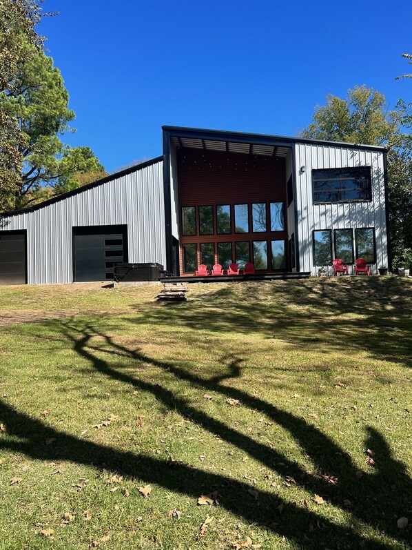 Exterior - Amazing lake front property (Porum)
