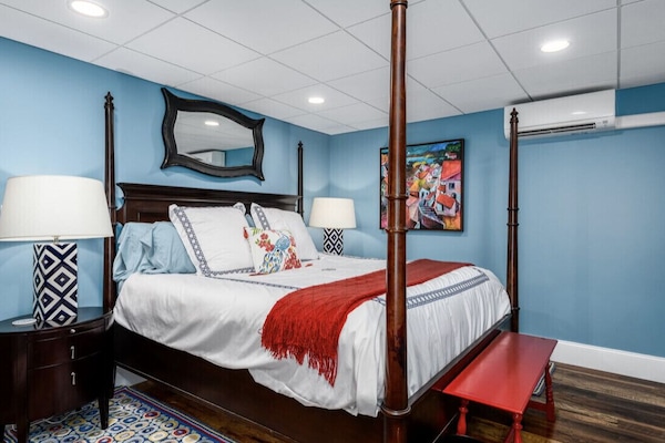 King size bedroom