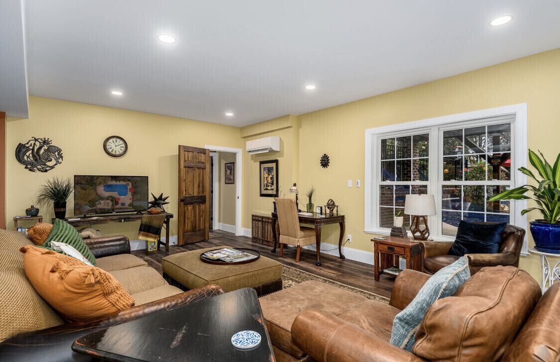 Een smart-tv en boeken