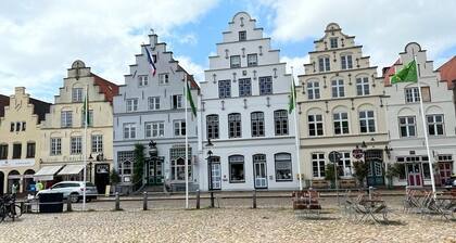 Beautiful vacation home directly on the canal