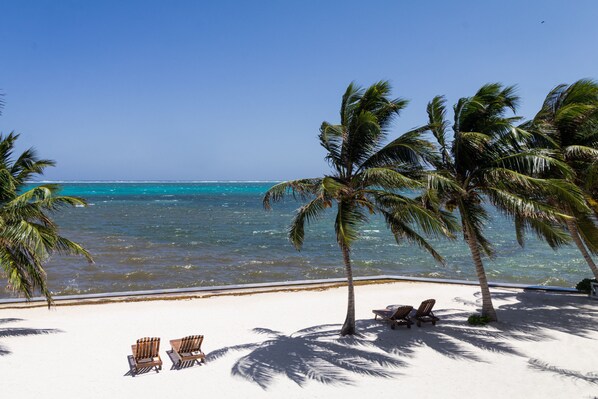 Condo Premier, en face de la plage | Vue du balcon