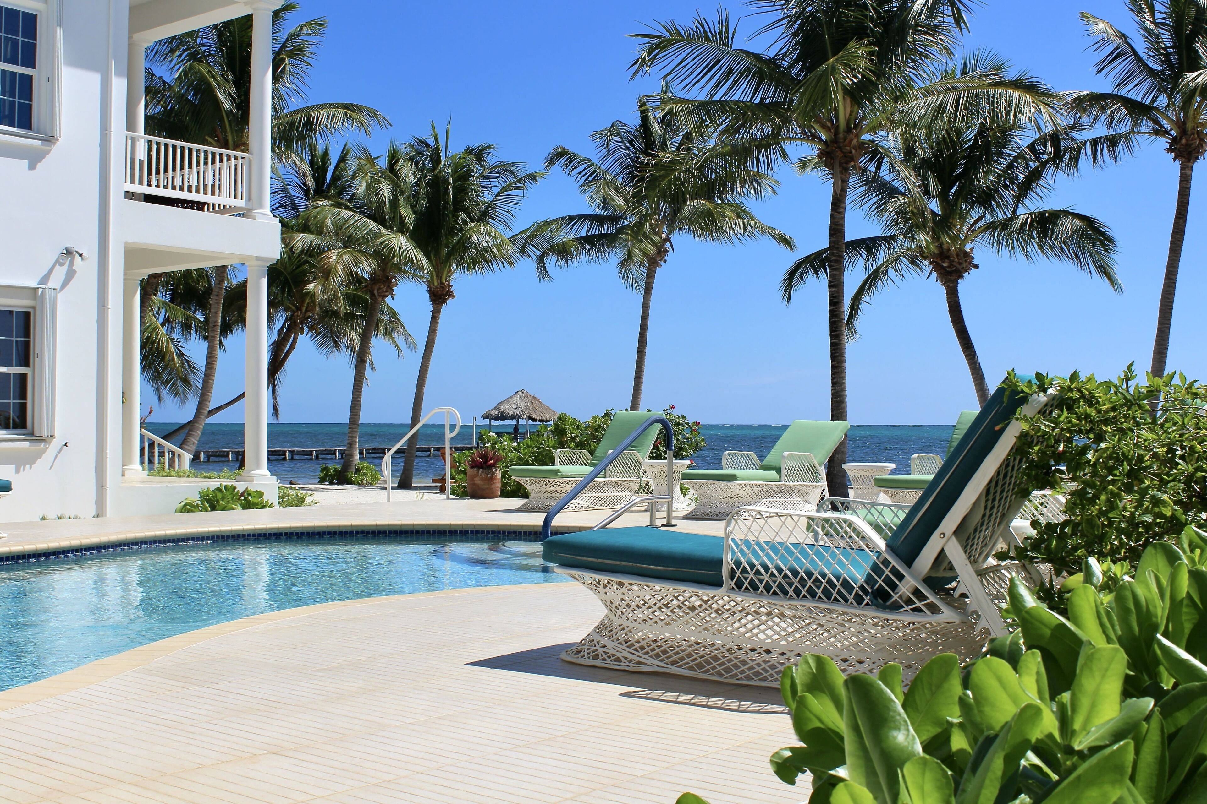 Außenpool, geöffnet von 06:00 Uhr bis 22:00 Uhr, Liegestühle