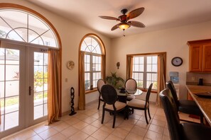 Luxury Condo | Dining room - Tara Del Sol (San Pedro)