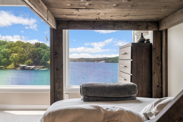 5 soverom, safe på rommet, strykejern/-brett og reiseseng for barn