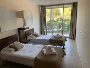 3 bedrooms, iron/ironing board, free WiFi, bed sheets