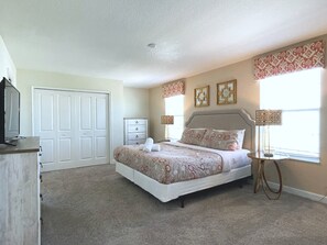6 bedrooms, desk, iron/ironing board, free WiFi
