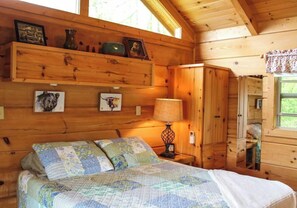 2 bedrooms, desk, free WiFi, bed sheets