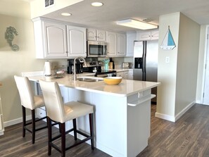 冰箱、微波炉、烤箱、炉灶