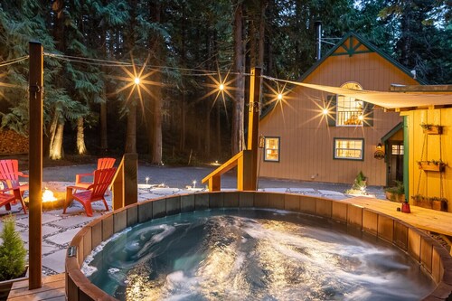 Hikers paradise w/ saltwater hot tub