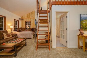 2 bedrooms, desk, free WiFi, bed sheets